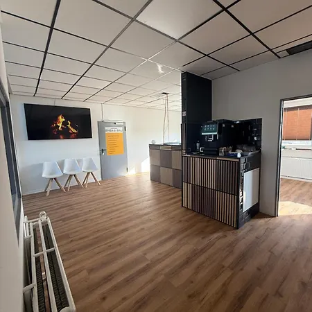 אכסניה Ensas *